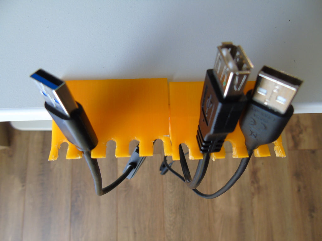 USB houder voor Bekant tafel van Ikea
