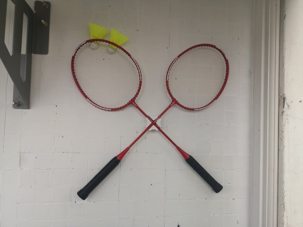 Wandhouder voor badmintonrackets