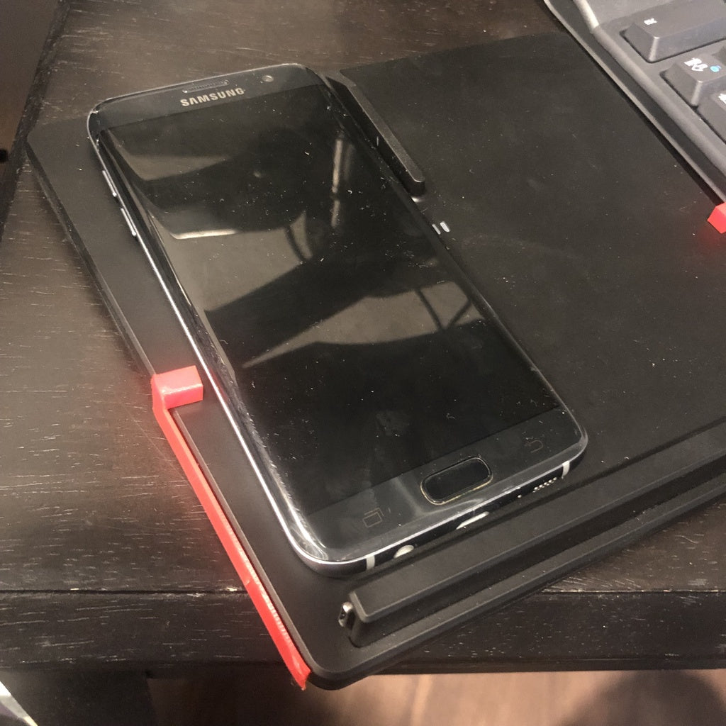 Taptes Tesla Model 3 draadloze telefoonoplader met zijkanten