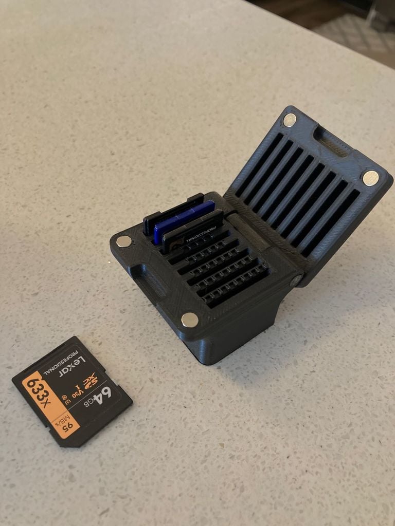 Verbeterde SD-kaarthouder met scharnier en magneten
