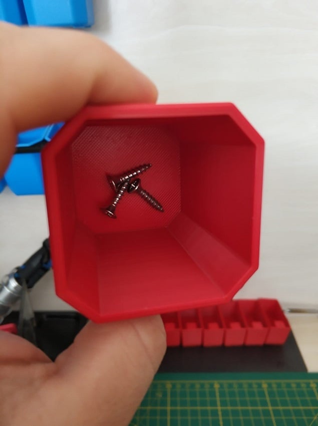OctoBox Wandgemonteerde kleine schroefdoos met magneet