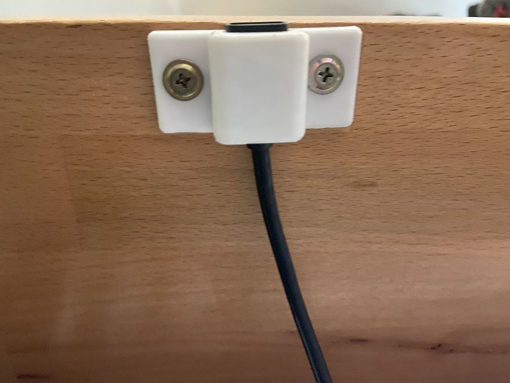 USB-poorthouder onder bureau voor kantooraccessoires