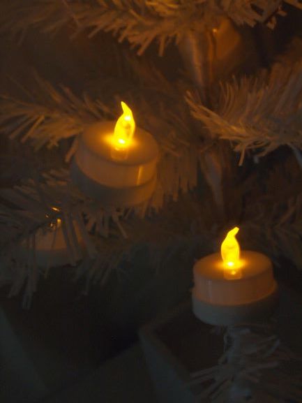 Hangende LED-theelichtkaarsenhouders voor kerstbomen